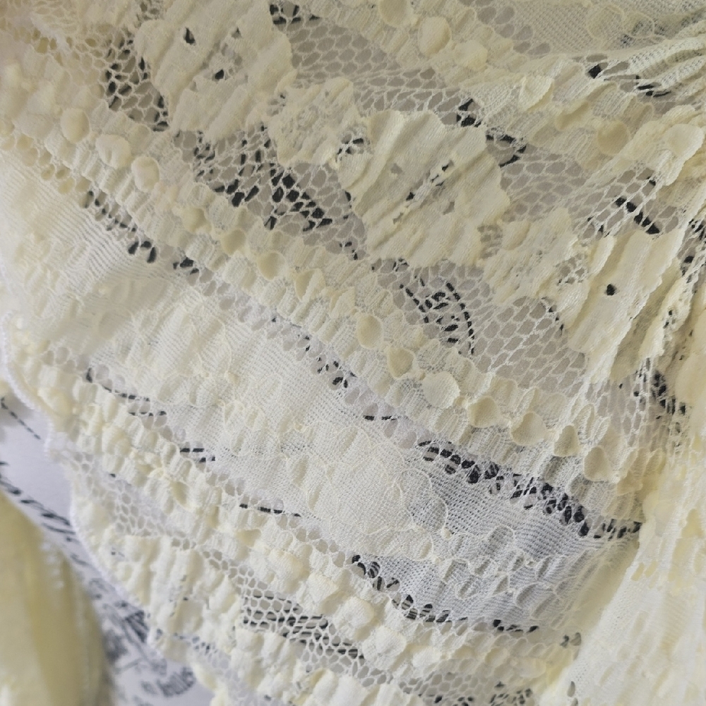 Lizard Thicket Cream Lace Ruffle Blouse - Picture 3 of 6